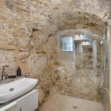 Modern Heritage House * Imperia