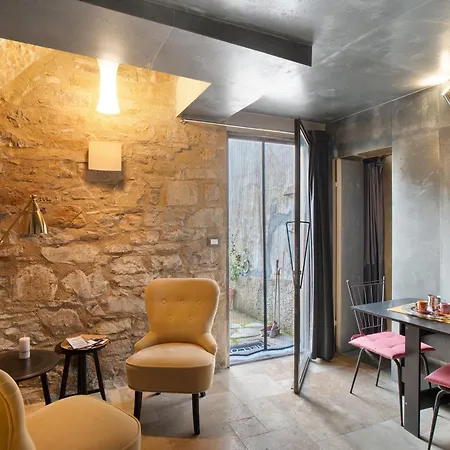 Nyaraló Modern Heritage House *