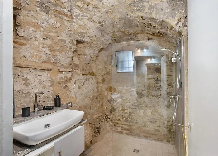 Modern Heritage House * Imperia